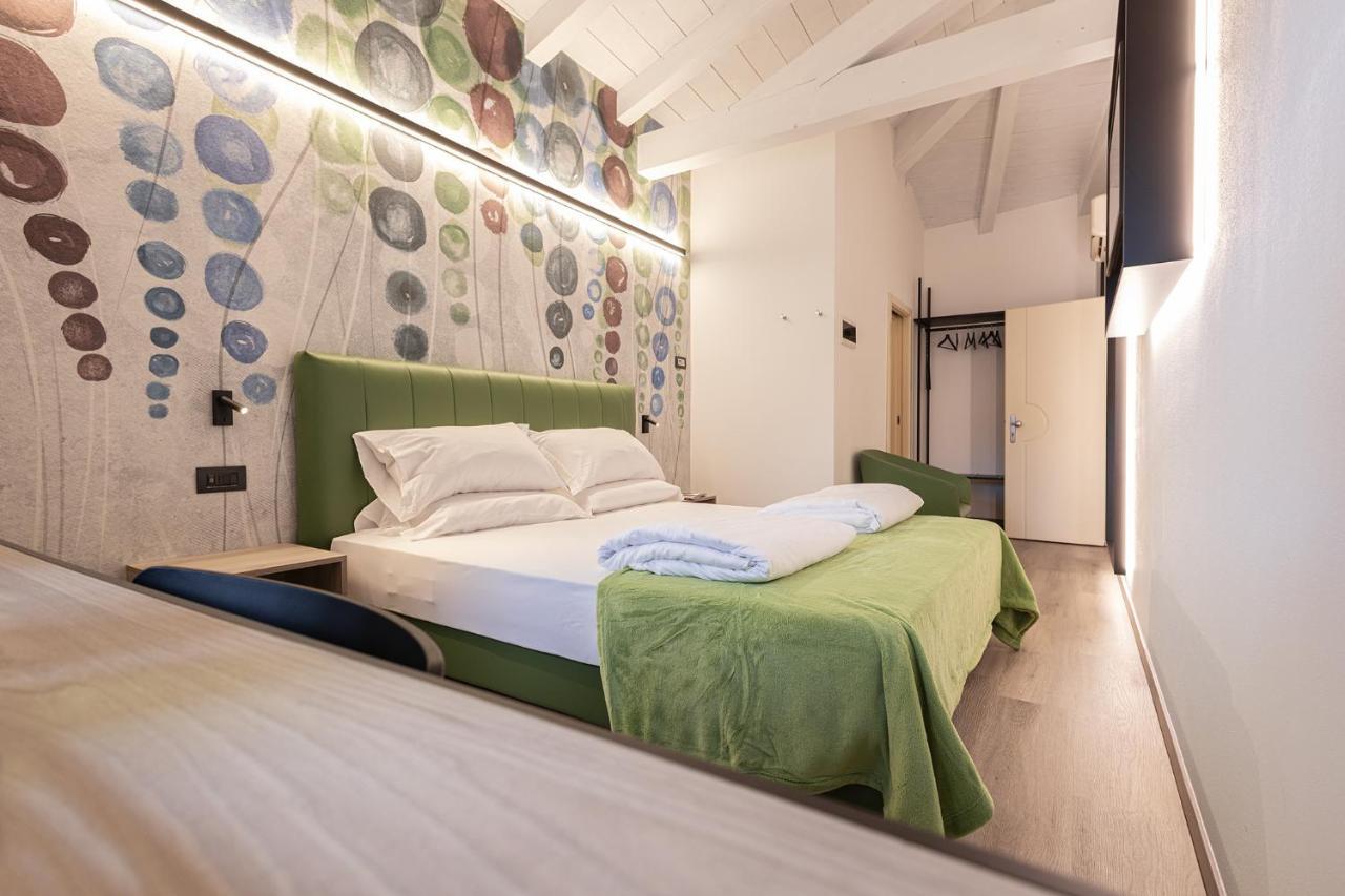 Hotel Lago Di Garda Малчезине Екстериор снимка