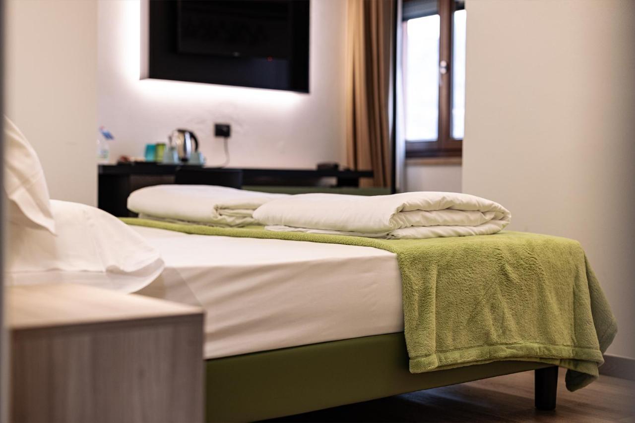 Hotel Lago Di Garda Малчезине Екстериор снимка