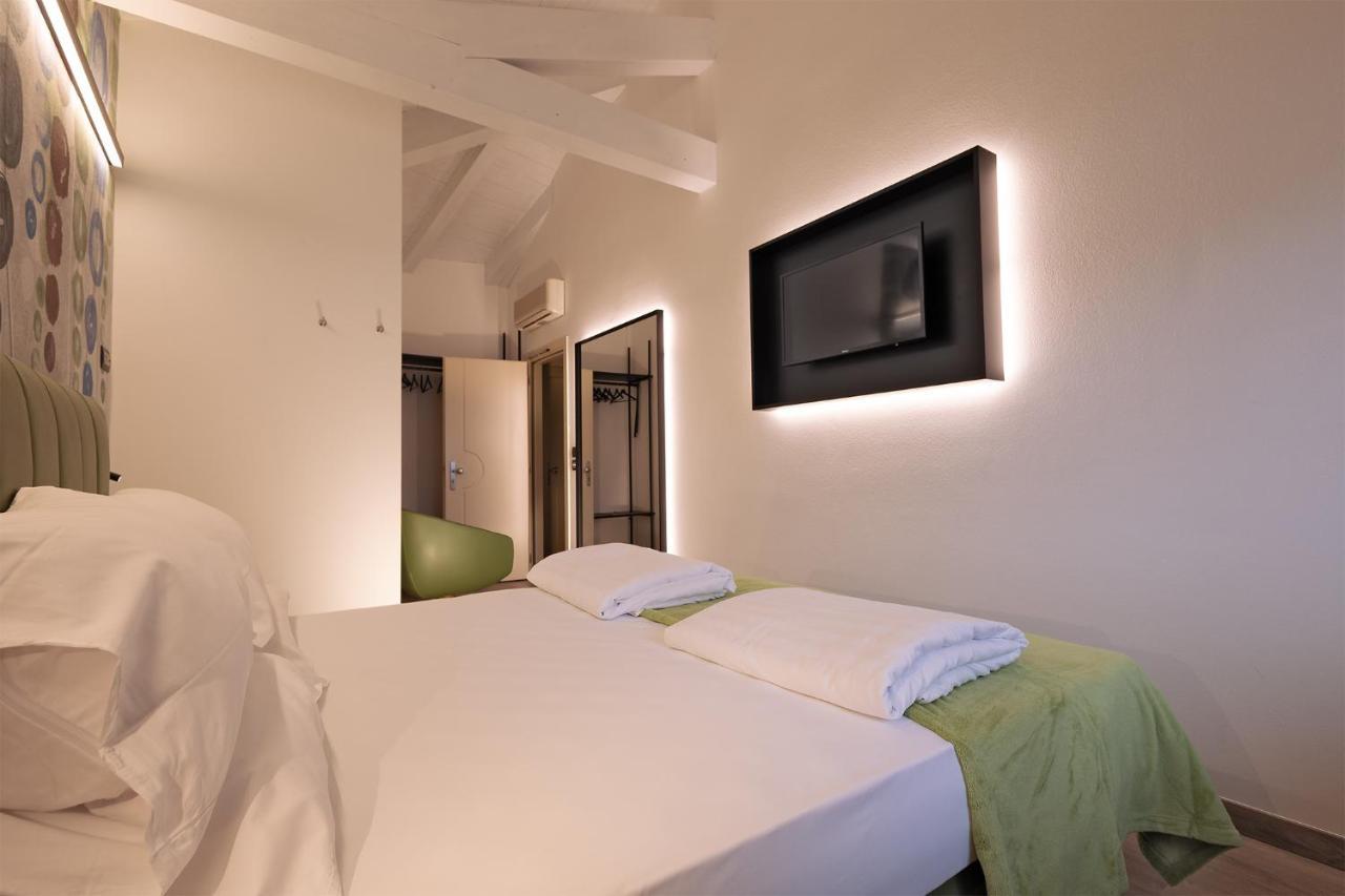 Hotel Lago Di Garda Малчезине Екстериор снимка
