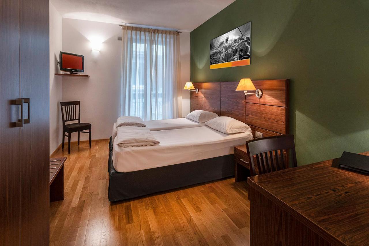 Hotel Lago Di Garda Малчезине Екстериор снимка