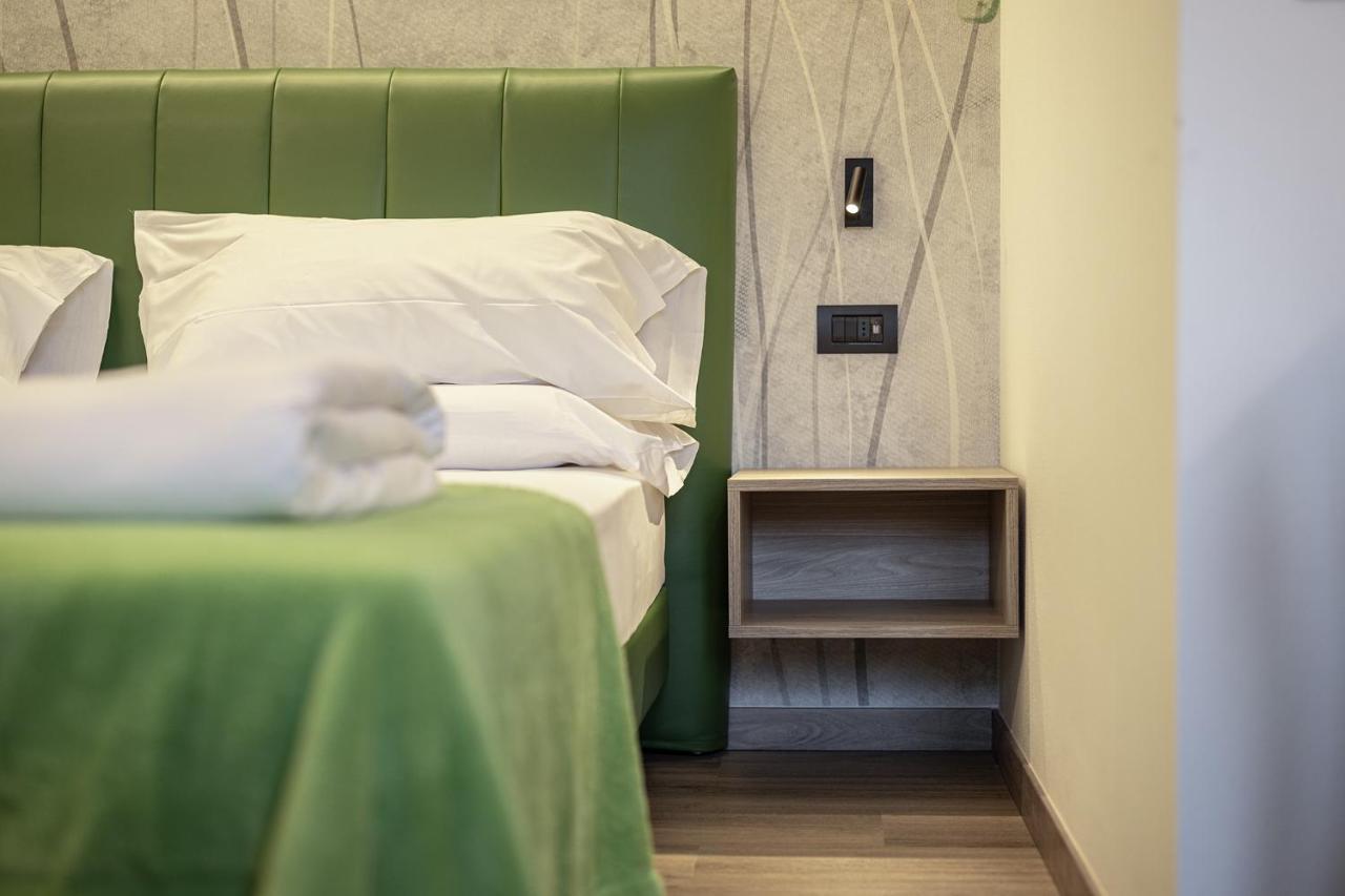 Hotel Lago Di Garda Малчезине Екстериор снимка