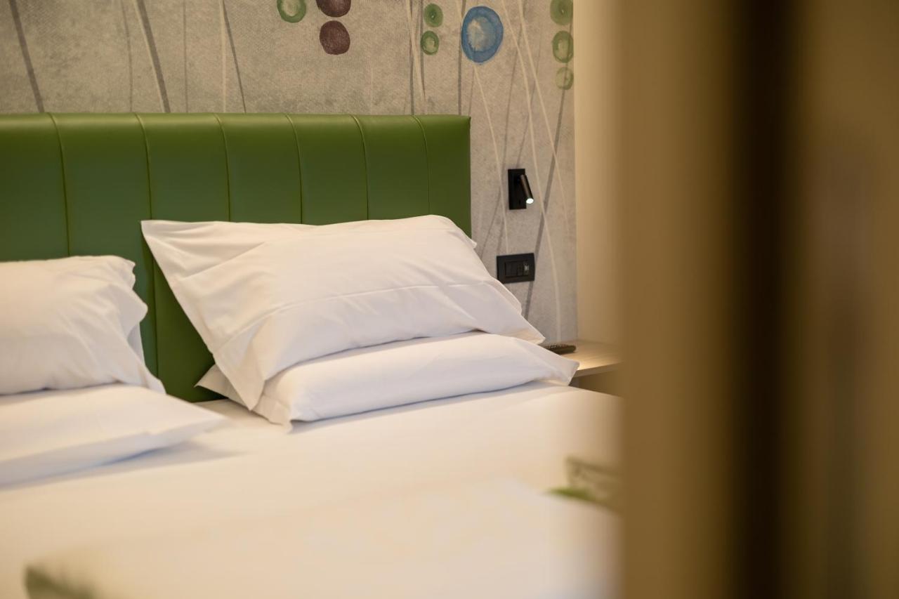 Hotel Lago Di Garda Малчезине Екстериор снимка