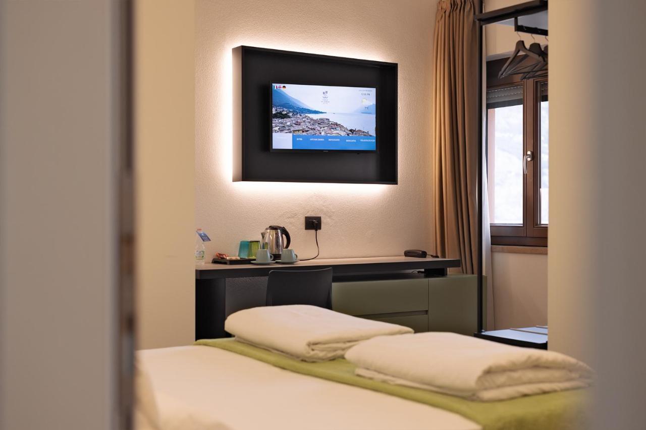 Hotel Lago Di Garda Малчезине Екстериор снимка