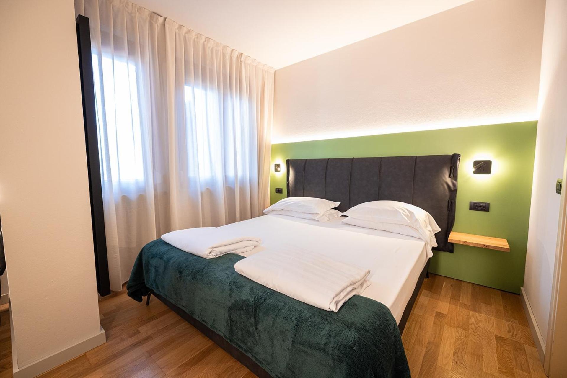 Hotel Lago Di Garda Малчезине Екстериор снимка