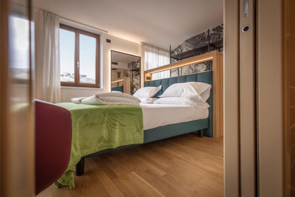 Hotel Lago Di Garda Малчезине Екстериор снимка
