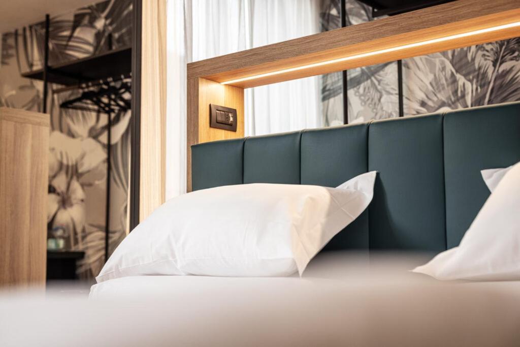 Hotel Lago Di Garda Малчезине Екстериор снимка