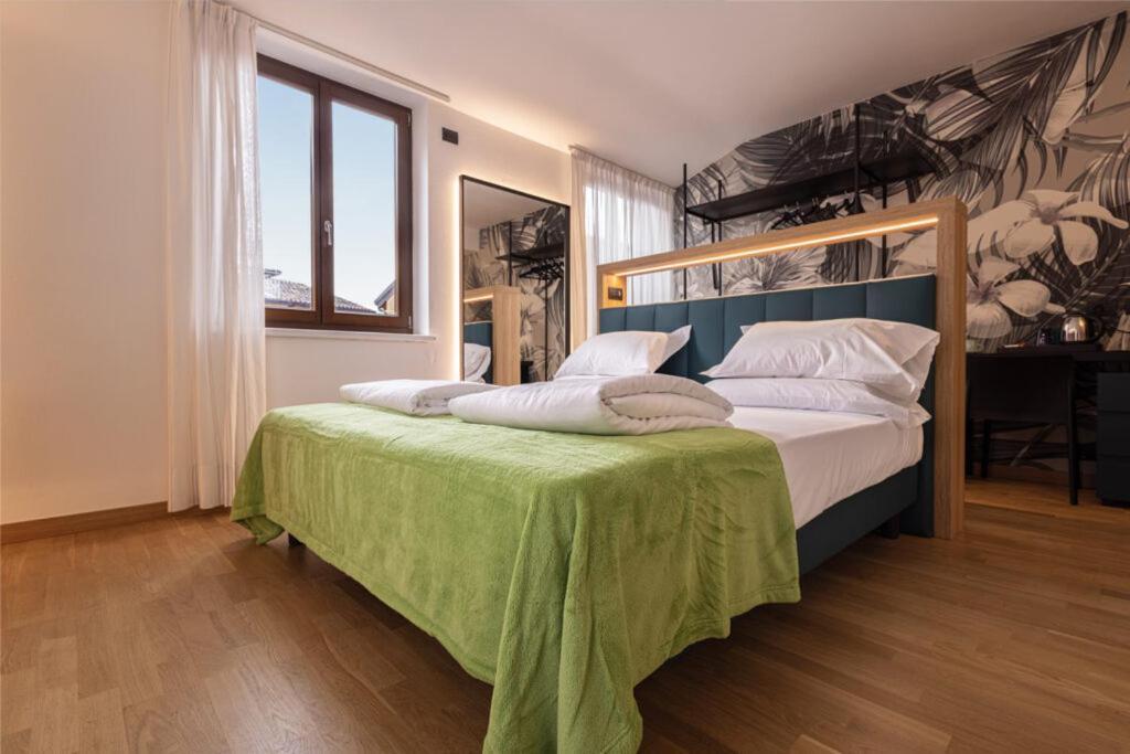 Hotel Lago Di Garda Малчезине Екстериор снимка