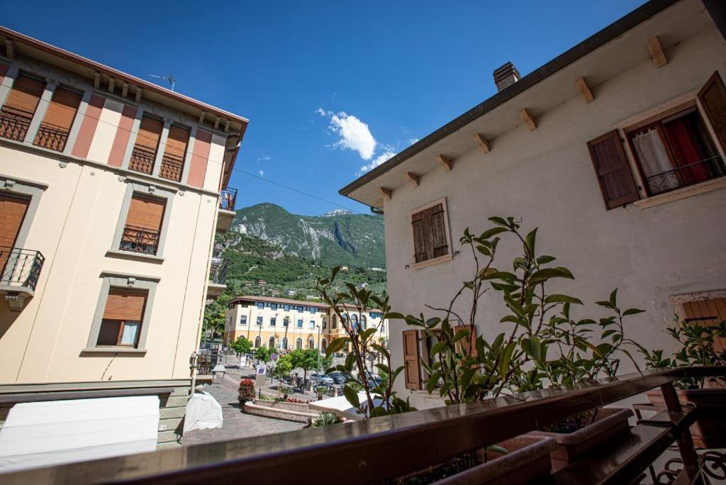 Hotel Lago Di Garda Малчезине Екстериор снимка
