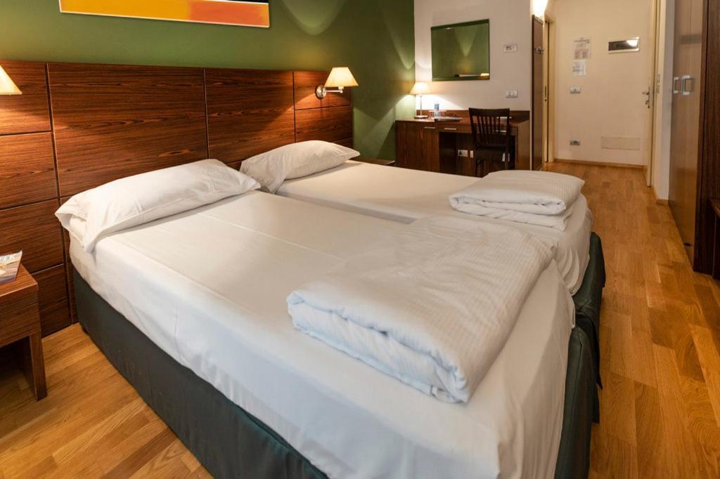 Hotel Lago Di Garda Малчезине Екстериор снимка